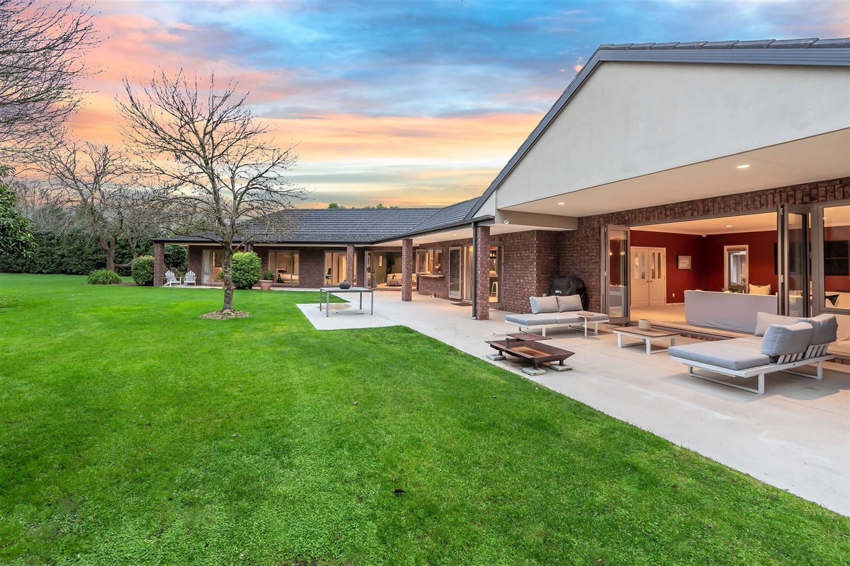 37 Redwood Park Road, Redwood Valley - Carousel 1