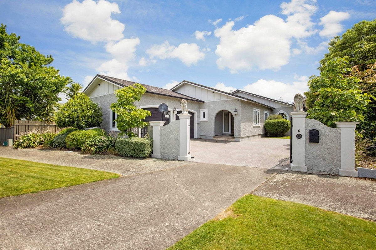 6 Carlton Avenue, Palmerston North, Palmerston North - Carousel 1