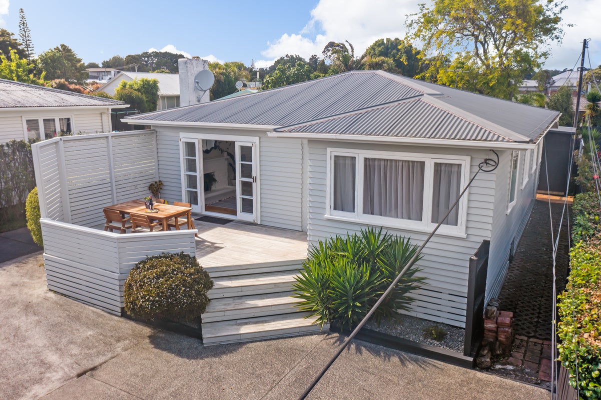2/10 Tiri Tiri Road, Birkdale, Auckland - Carousel 1