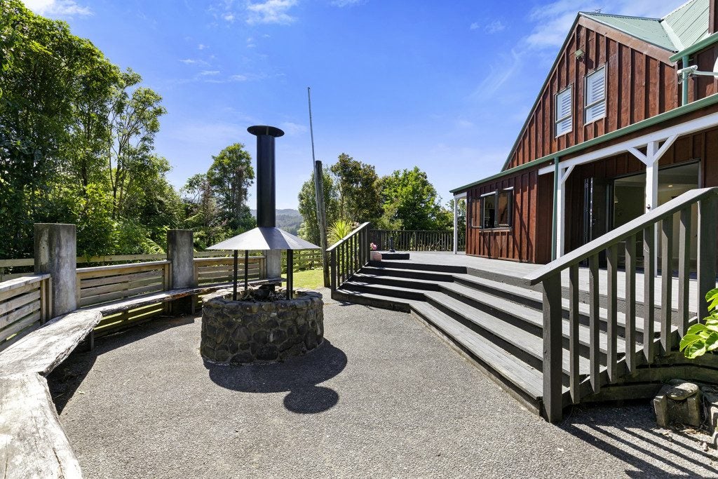 100 Emerald Hill Drive, Birchville, Upper Hutt - Carousel 1