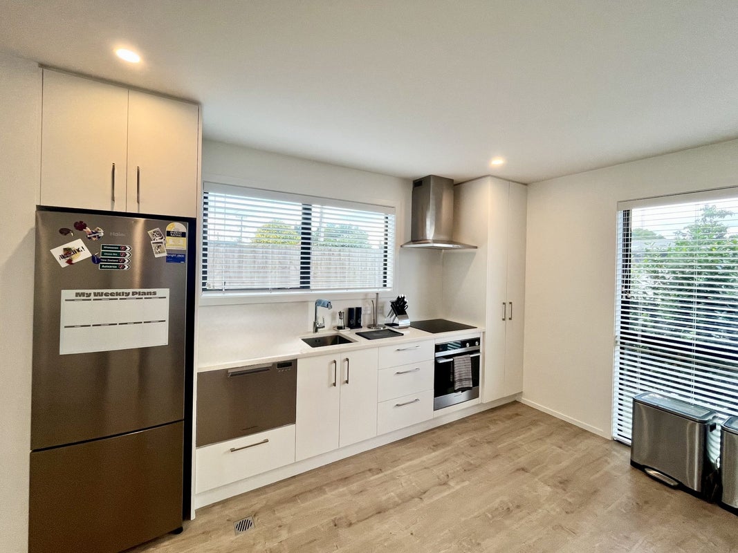 1/12 Enderby Drive, Te Atatu Peninsula, Auckland - Carousel 2
