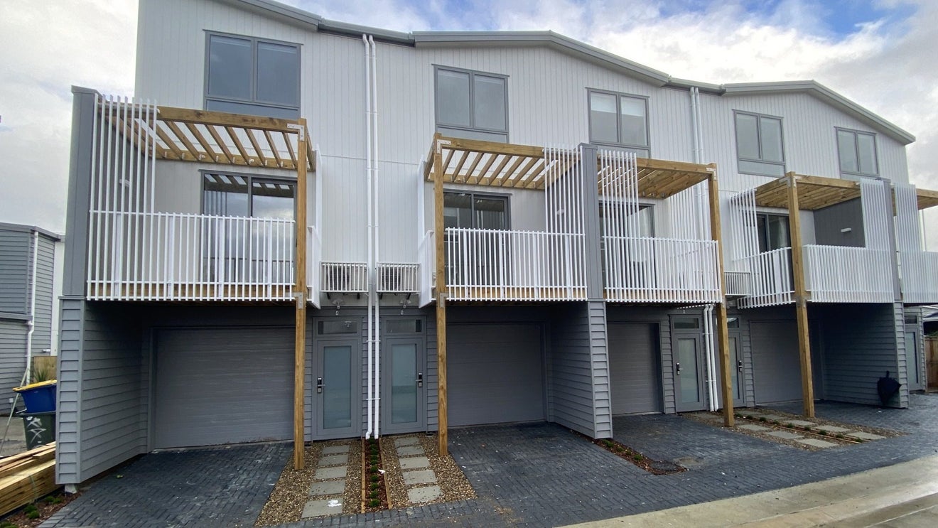 5/2 Moor Avenue, Te Atatu Peninsula, Auckland - Carousel 1
