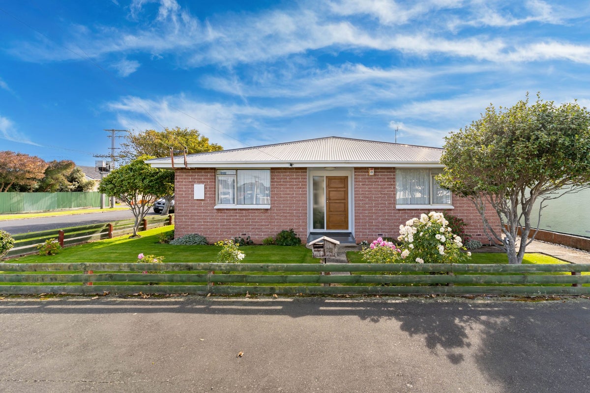 22 Jackson Street, Saint Kilda, Dunedin - Carousel 1