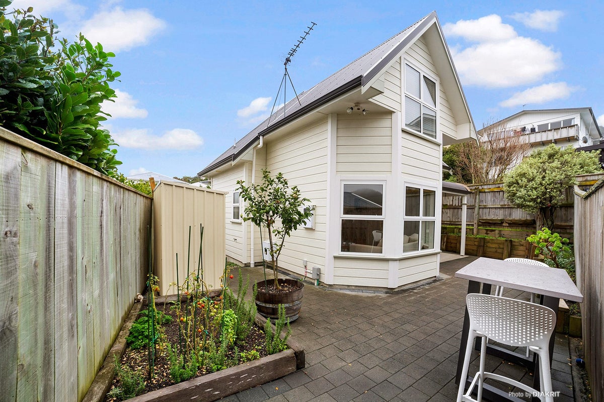 9A Seine Street, Island Bay, Wellington - Carousel 2