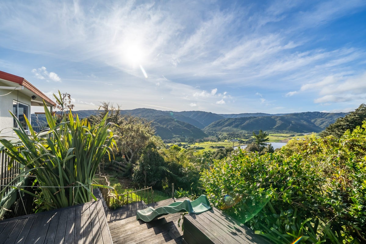 1154e State Highway 2, MAORIBANK, UPPER HUTT - Carousel 2