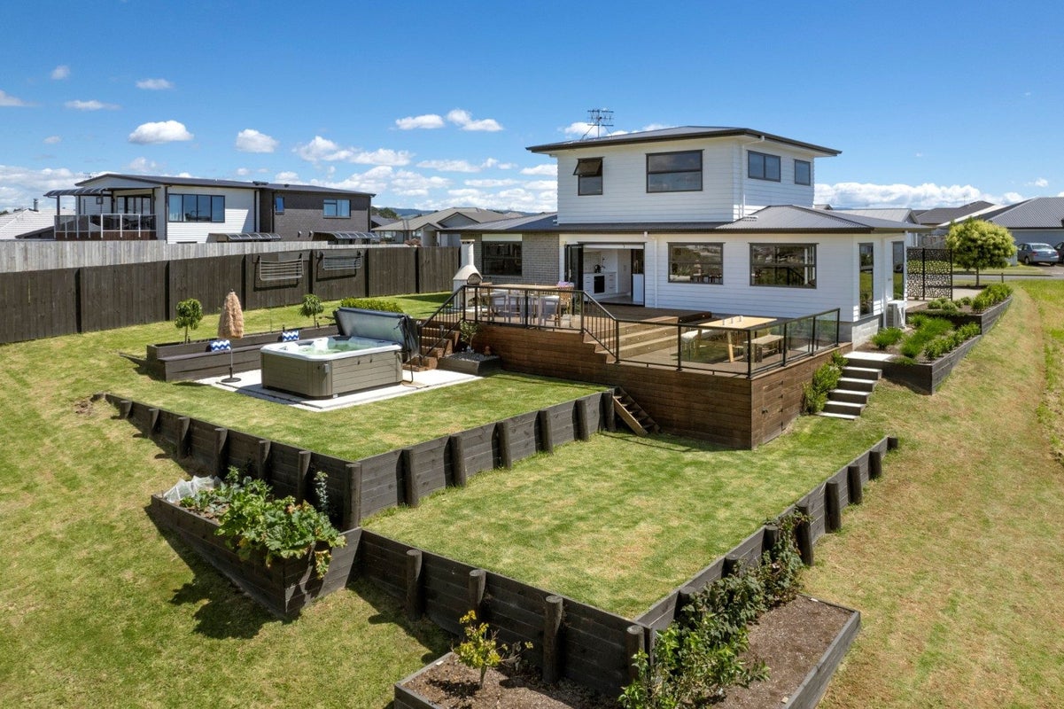 183 Penetaka Heights, Pyes Pa, Tauranga - Carousel 1