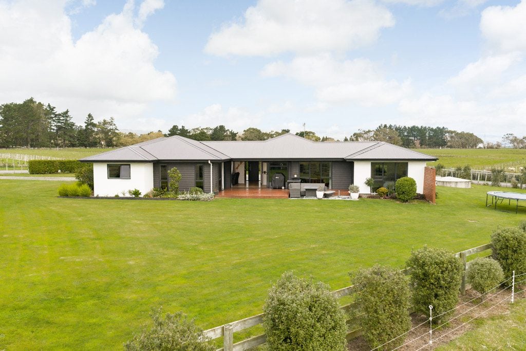 18 Robbie Lane, Ashhurst, Palmerston North - Carousel 2