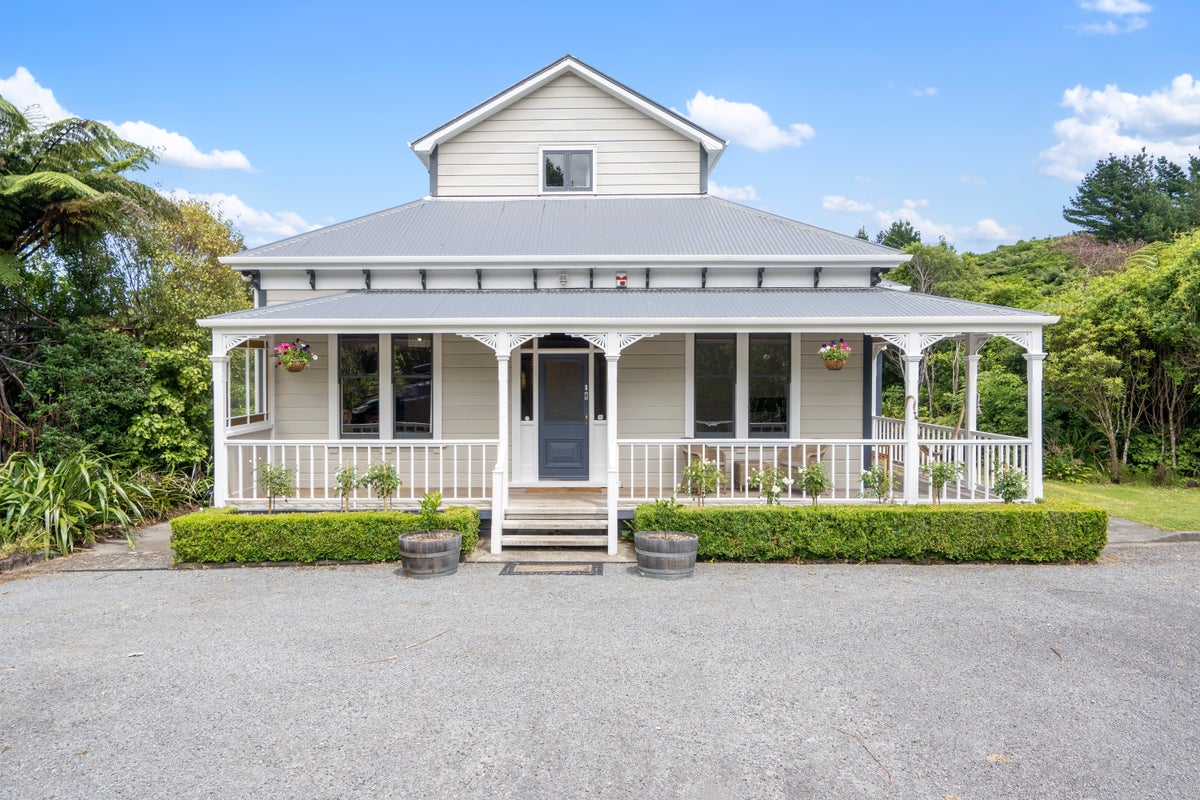 120 Kaitangata Crescent, Kelson, Lower Hutt - Carousel 1