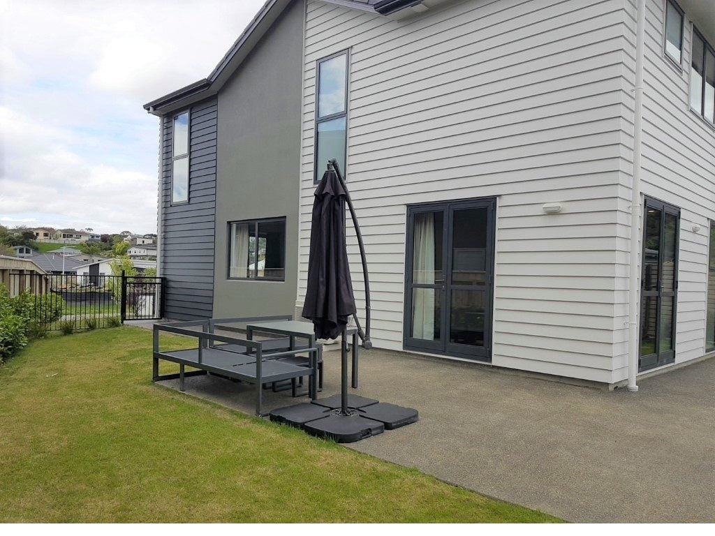 1E Breakwater Way, Whitby, Porirua - Carousel 2