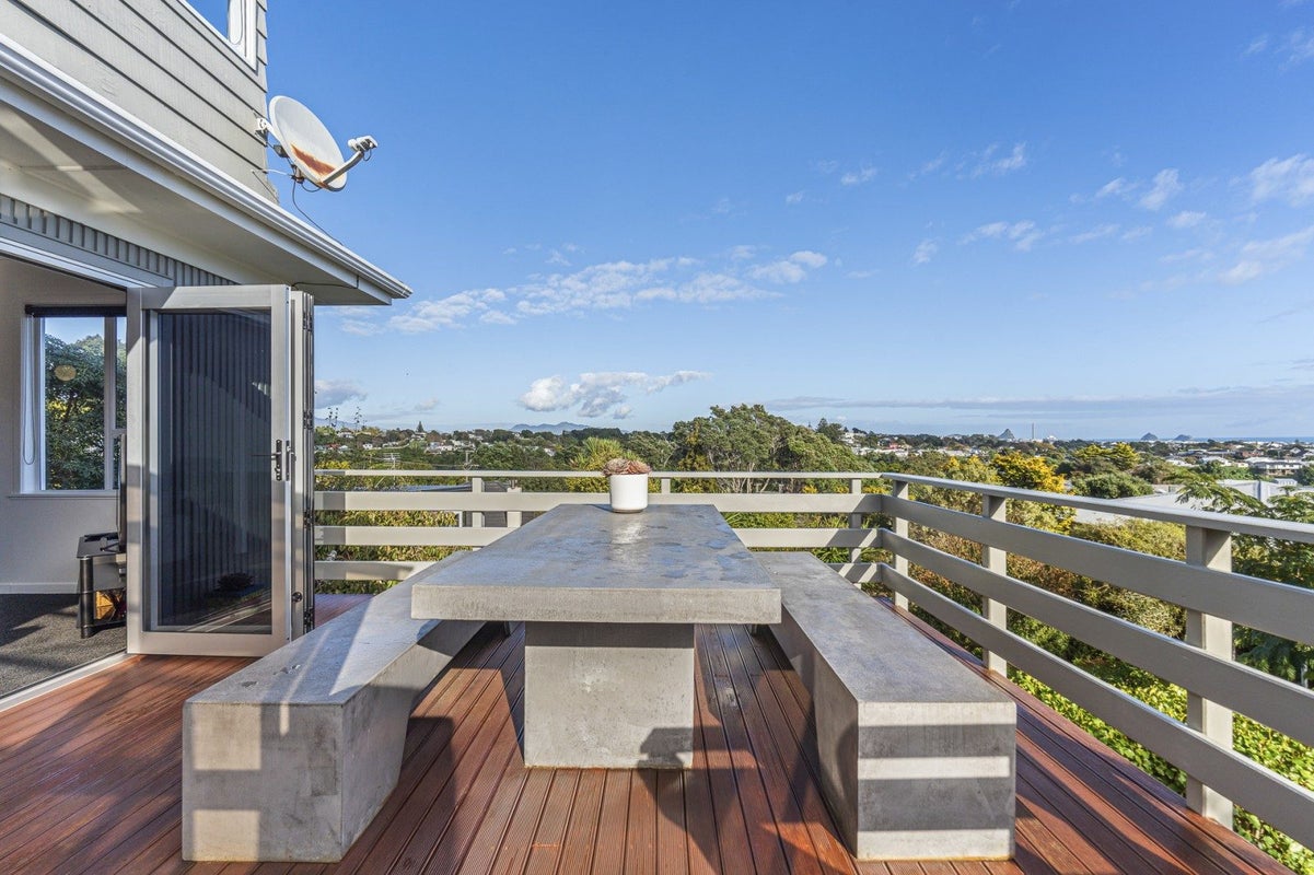 49 Queens Road, Glen Avon, New Plymouth - Carousel 1