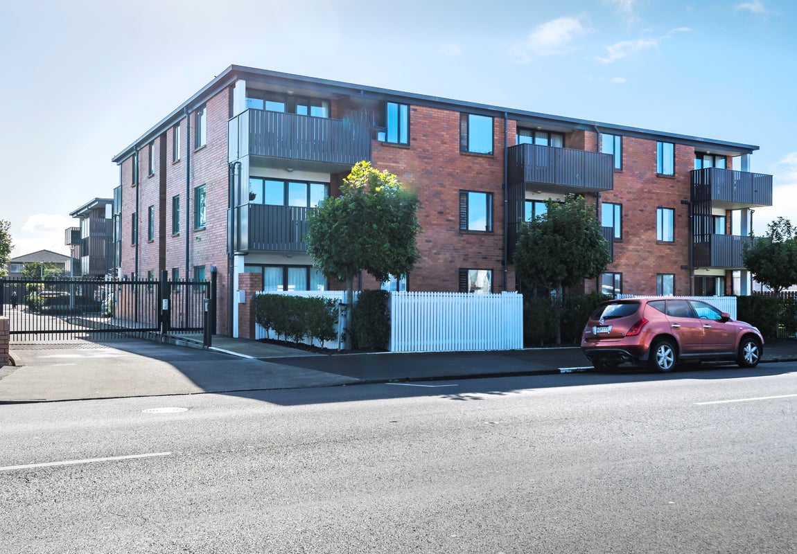 13/128 St George Street, Papatoetoe, Auckland - Carousel 1