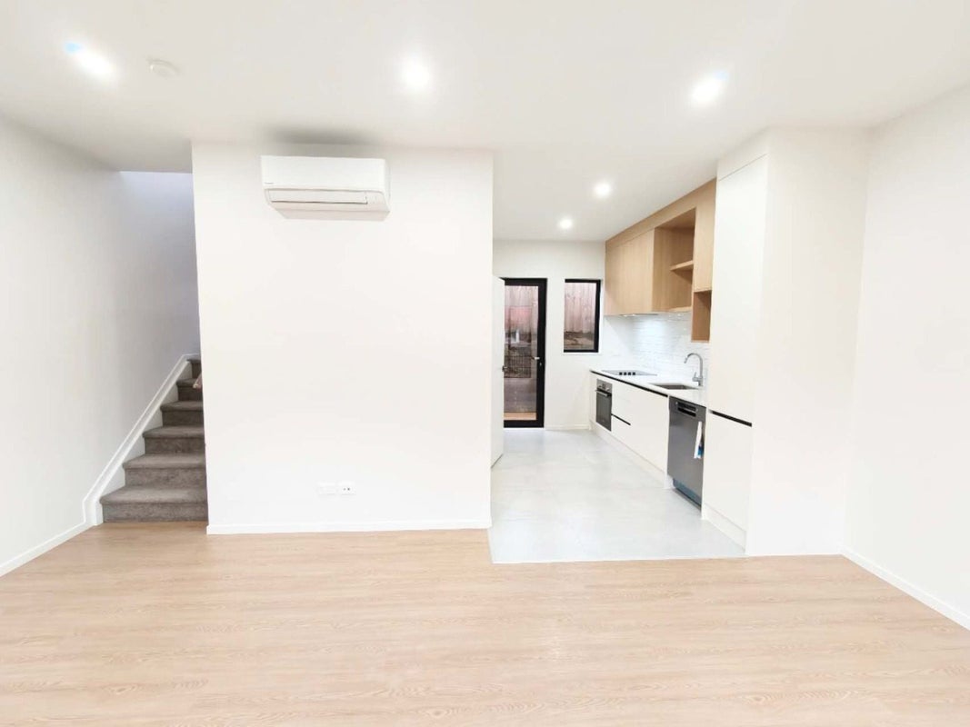 8/20 Seabrook Avenue, New Lynn, Auckland - Carousel 2