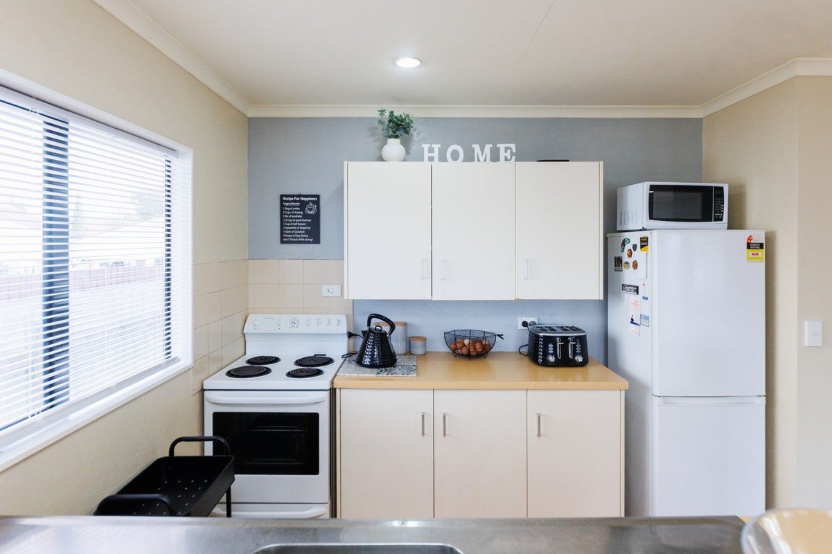 1 Crewe Crescent, Hokowhitu, Palmerston North - Carousel 2