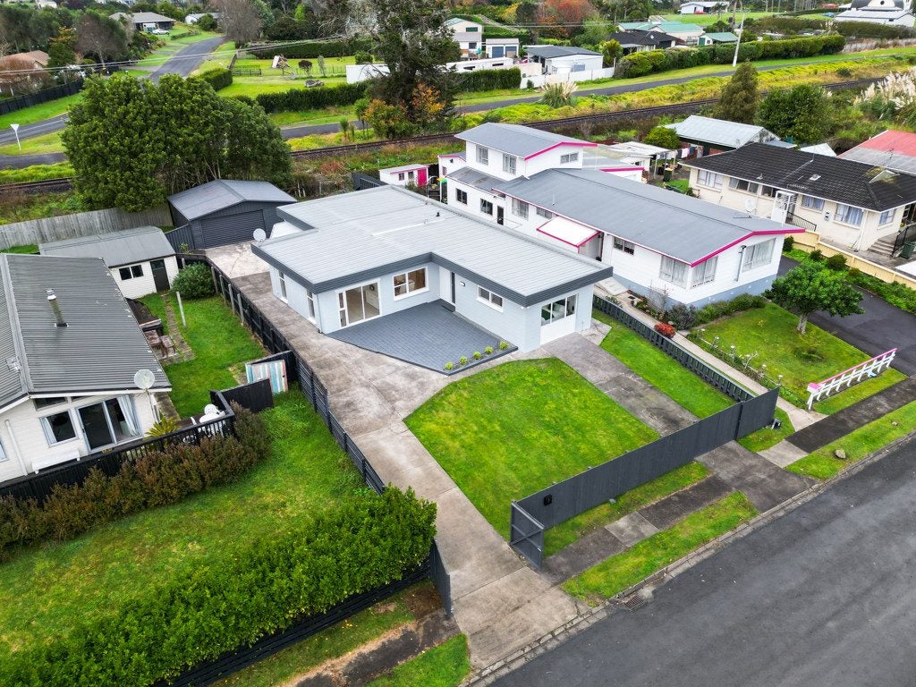 17 Fernleigh Avenue, Waiuku, Waiuku - Carousel 2