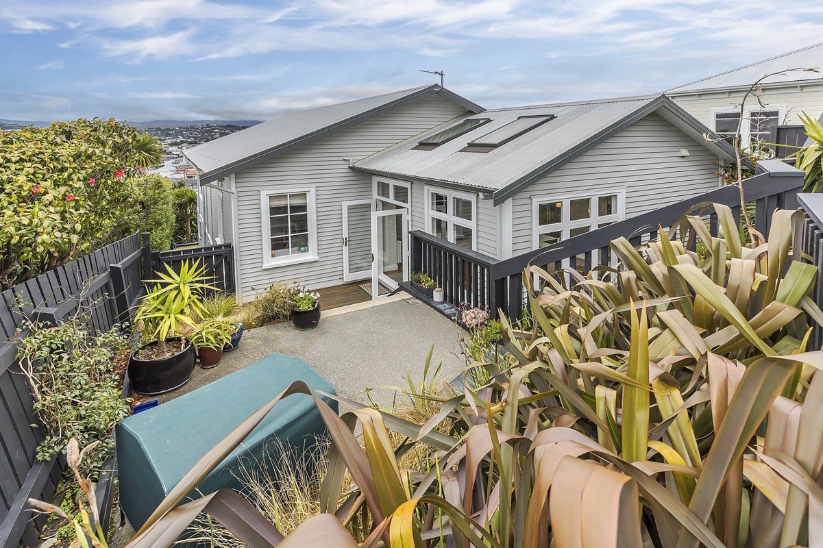 8 Rodrigo Road, Kilbirnie, Wellington - Carousel 1