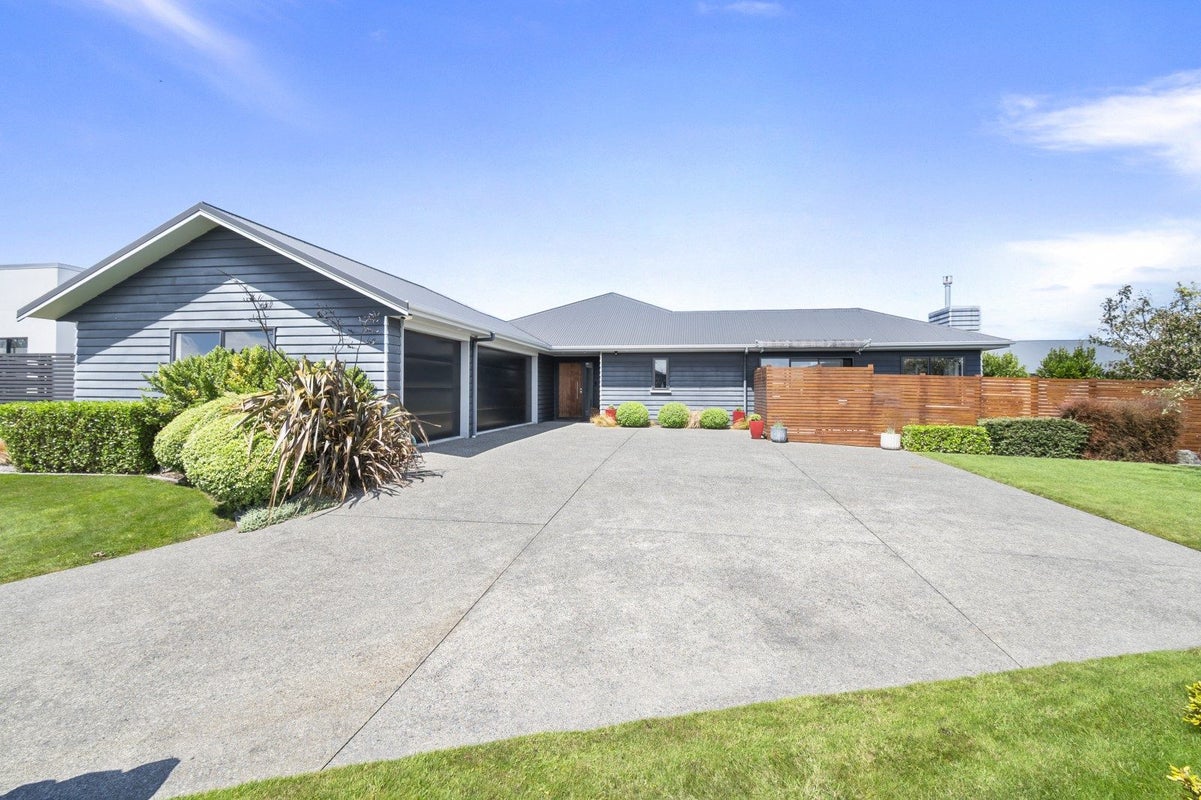 9 St Heliers Grove, Fitzherbert, Palmerston North - Carousel 1