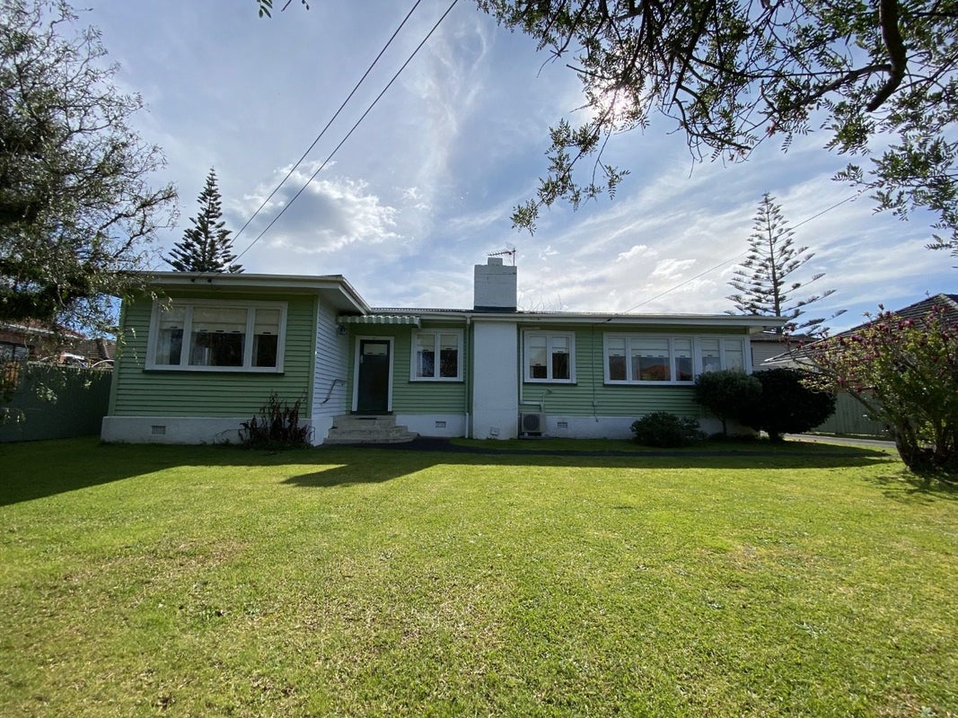 16 Nicholson Avenue, Papatoetoe, Auckland - Carousel 1