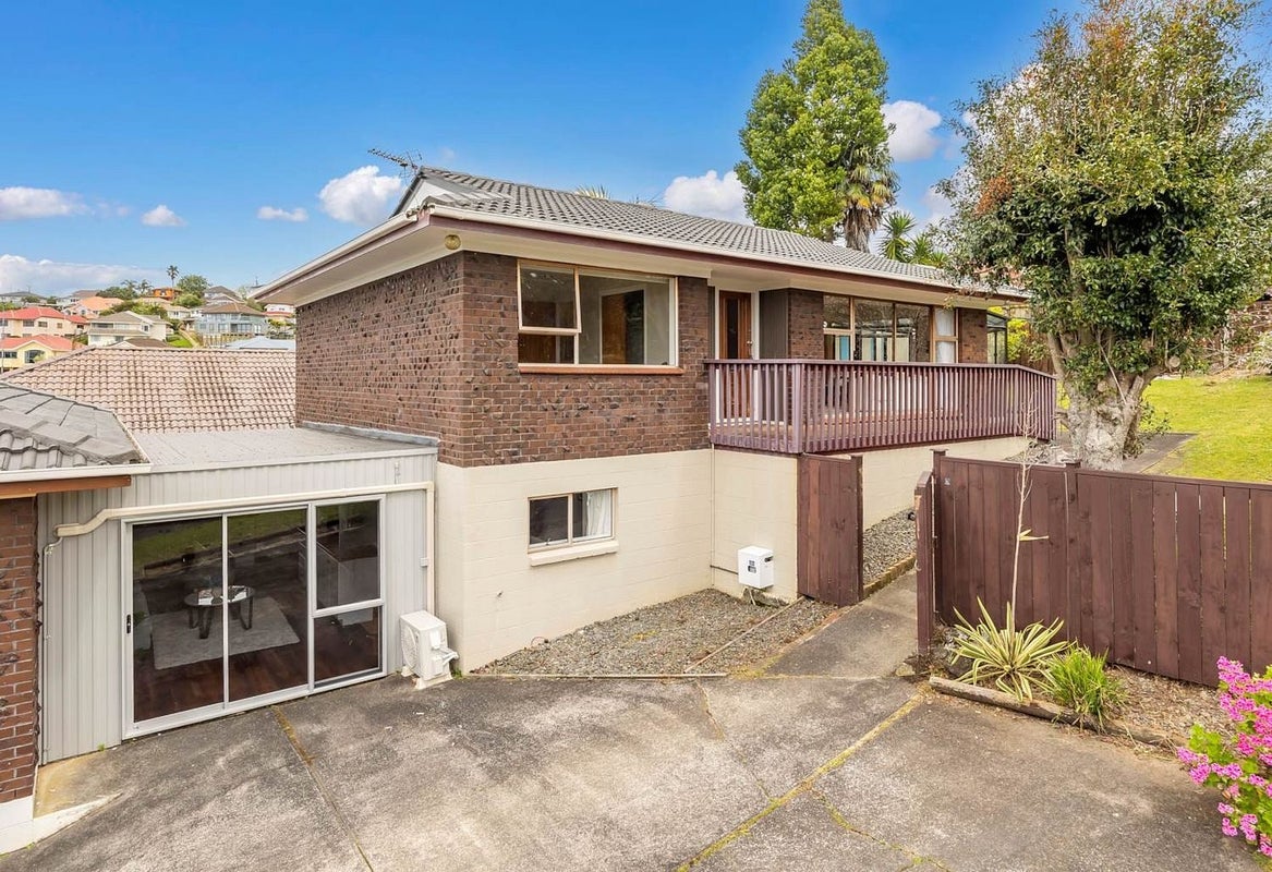 2/76 Velma Road, Hillcrest, Auckland - Carousel 1