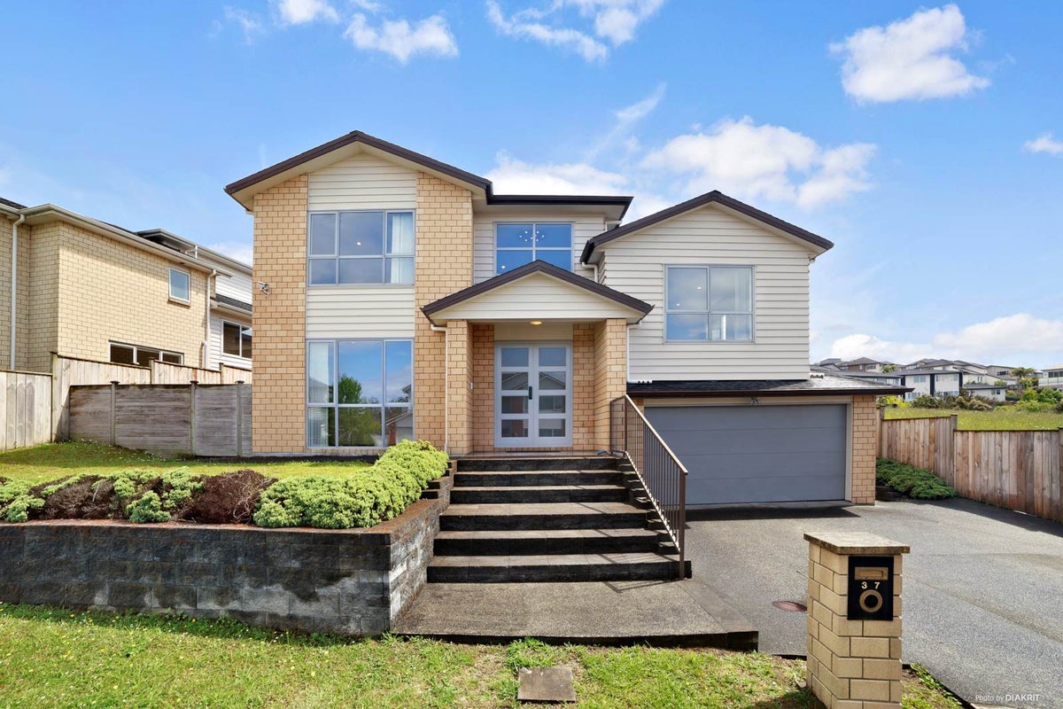 37 Travis View Drive, Fairview Heights, Auckland - Carousel 1