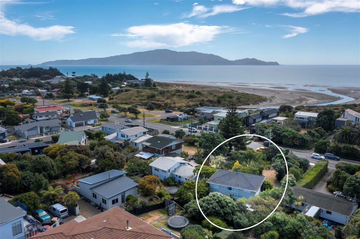 28 Field Way, Waikanae Beach, Waikanae - Carousel 2