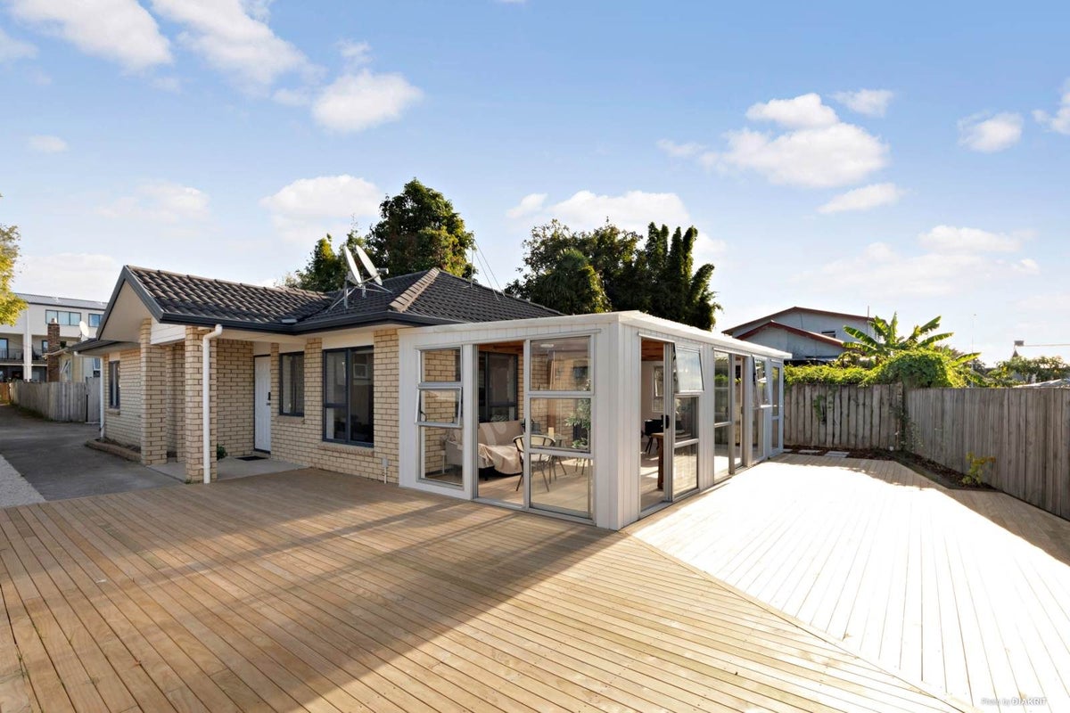 4A Kaponga Crescent, New Lynn, Auckland - Carousel 2
