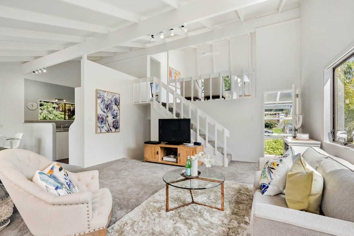 10 Aylmer Court, Eastern Beach, Auckland - Carousel 2