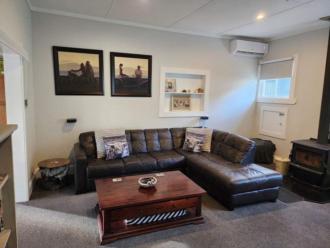 10 Paraekaretu Street, Hunterville - Carousel 2
