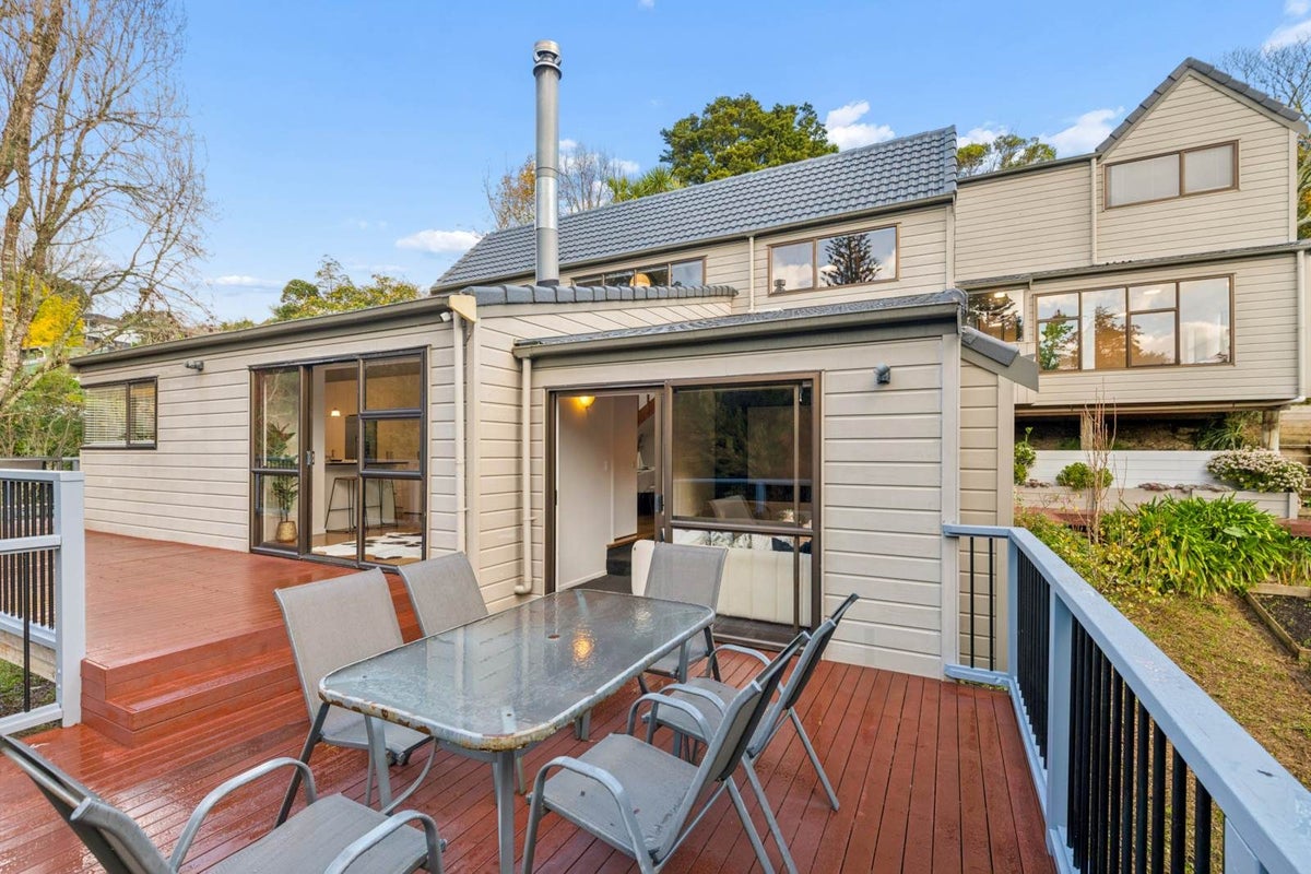 34 Castleton Drive, Howick, Auckland - Carousel 1