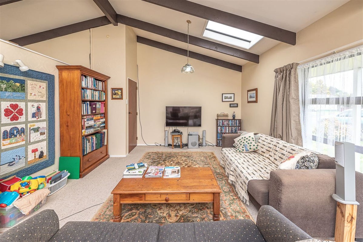 2 Ash Place, Aramoho, Whanganui - Carousel 2