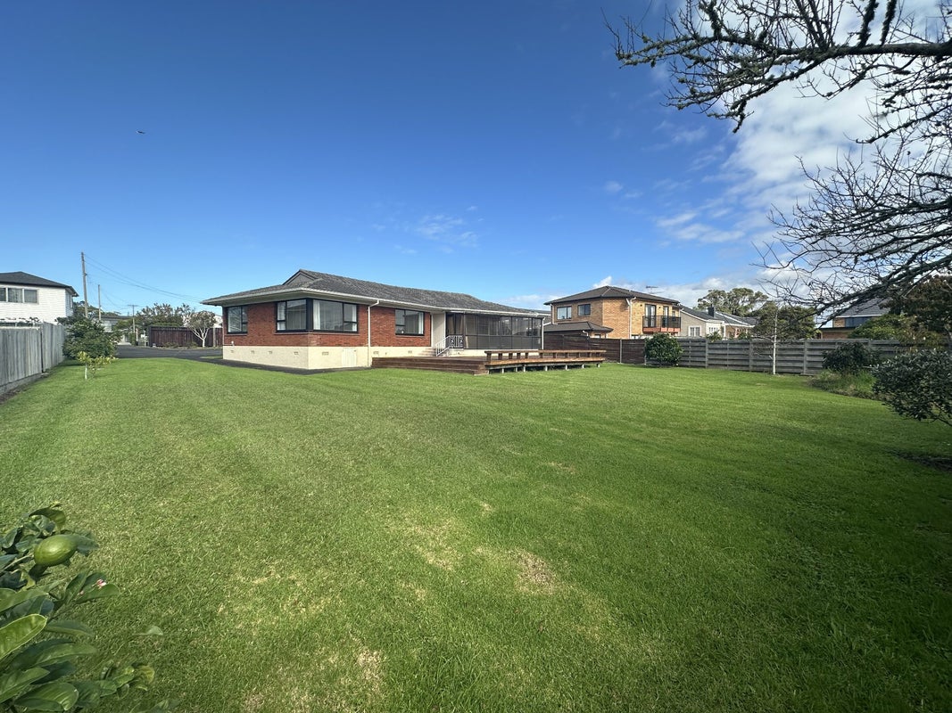 8 Cleland Crescent, Blockhouse Bay, Auckland - Carousel 1