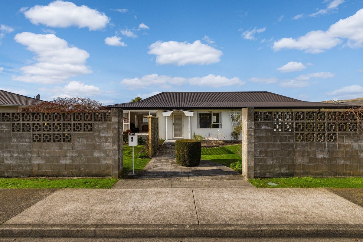 1 Karina Crescent, Redwoodtown, Blenheim, Marlborough - Carousel 21