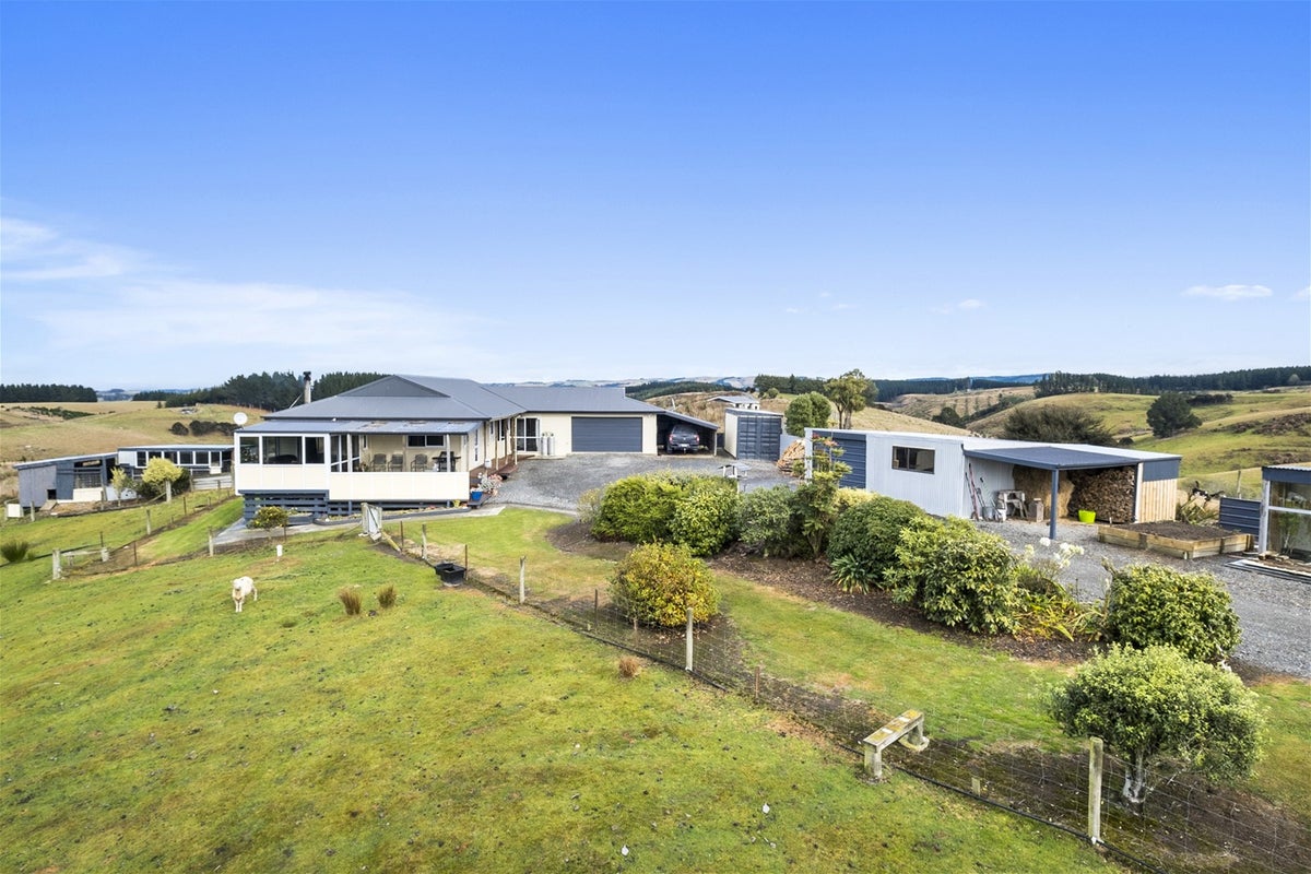11 Parlane Road, Table Hill, Milton - Carousel 1