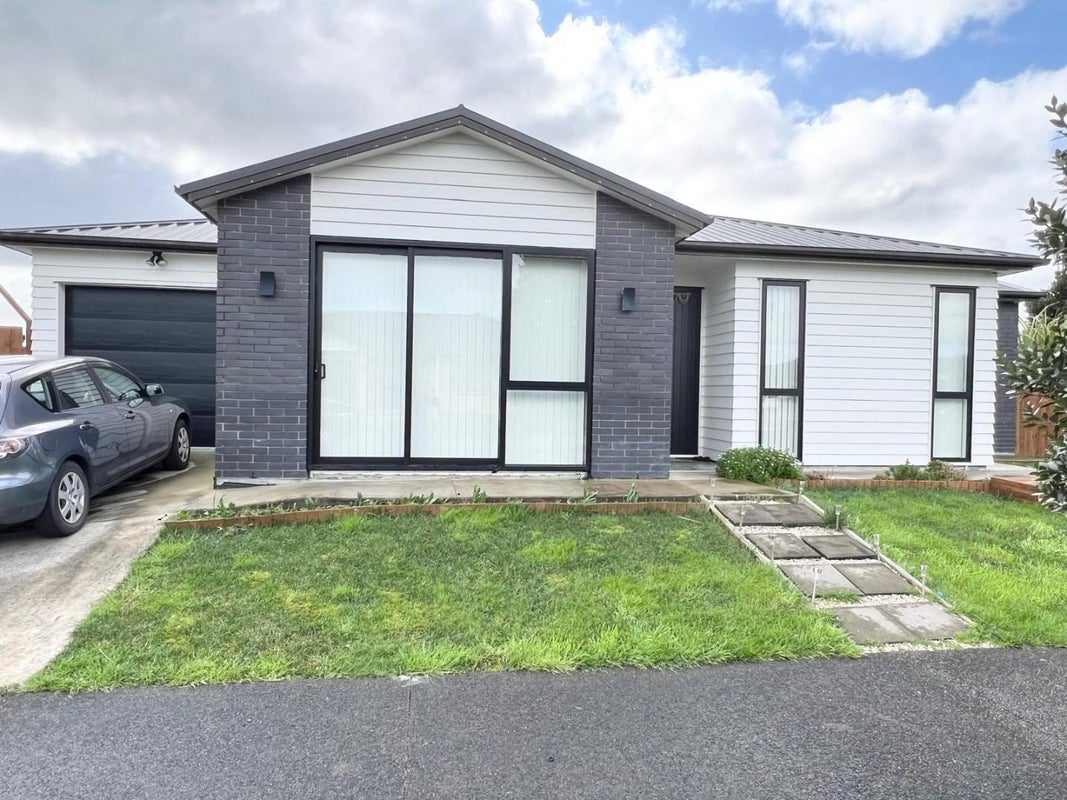 20 Koroheke Road, Takanini, Auckland - Carousel 1