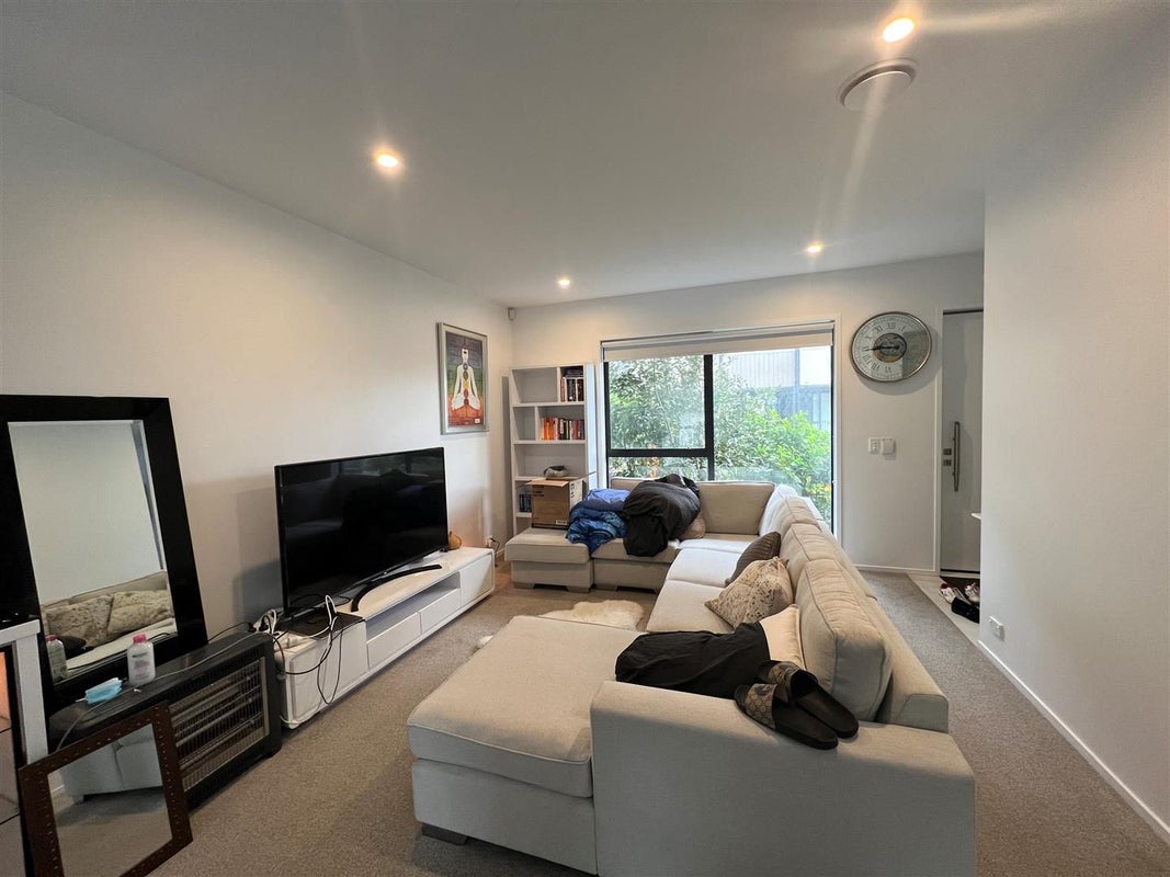 12 Kimiora Street, Three Kings, Auckland - Carousel 2