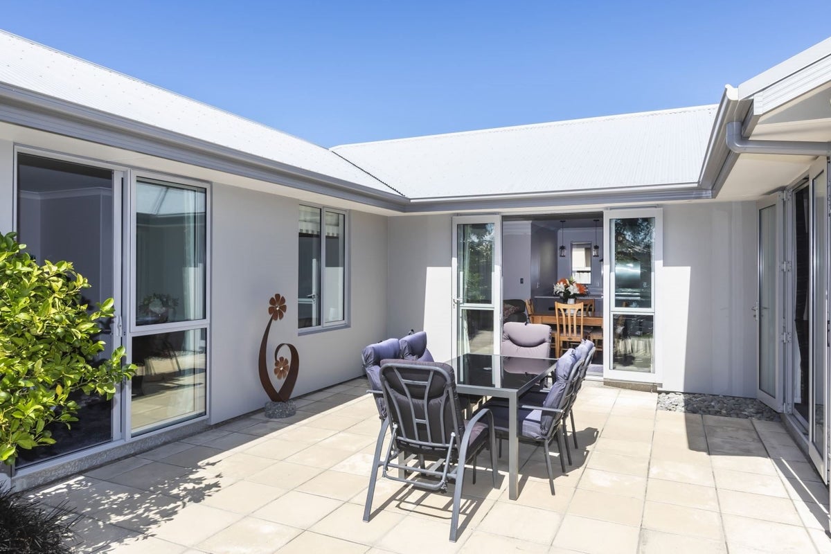 3 Handel Close, Northwood, Christchurch - Carousel 2