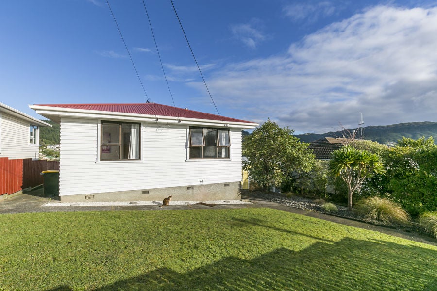 76 Taylor Terrace, Tawa, Wellington - Carousel 2