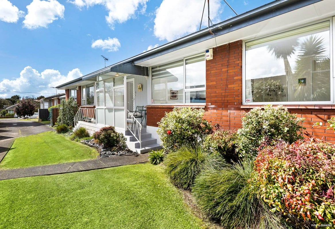 4/24 Tawhiri Road, One Tree Hill, Auckland - Carousel 1