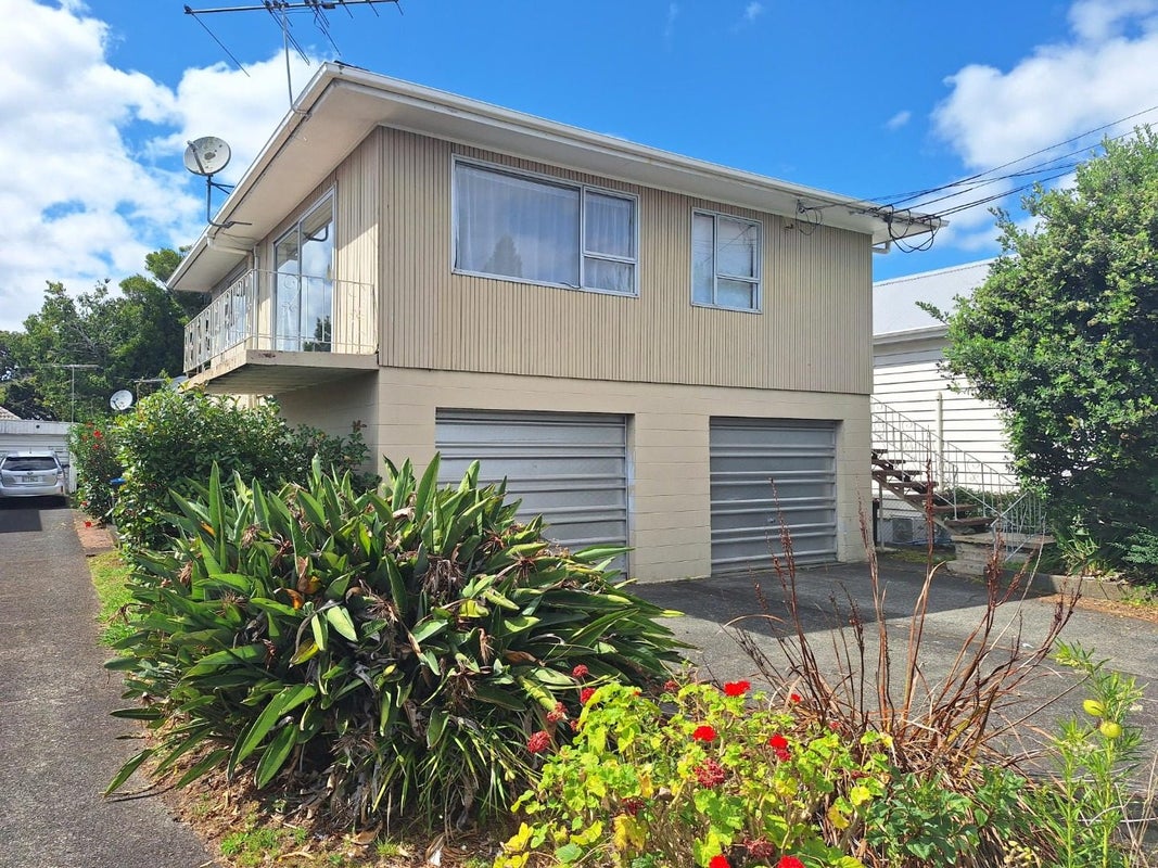 1/46 Morningside Drive, Morningside, Auckland - Carousel 1