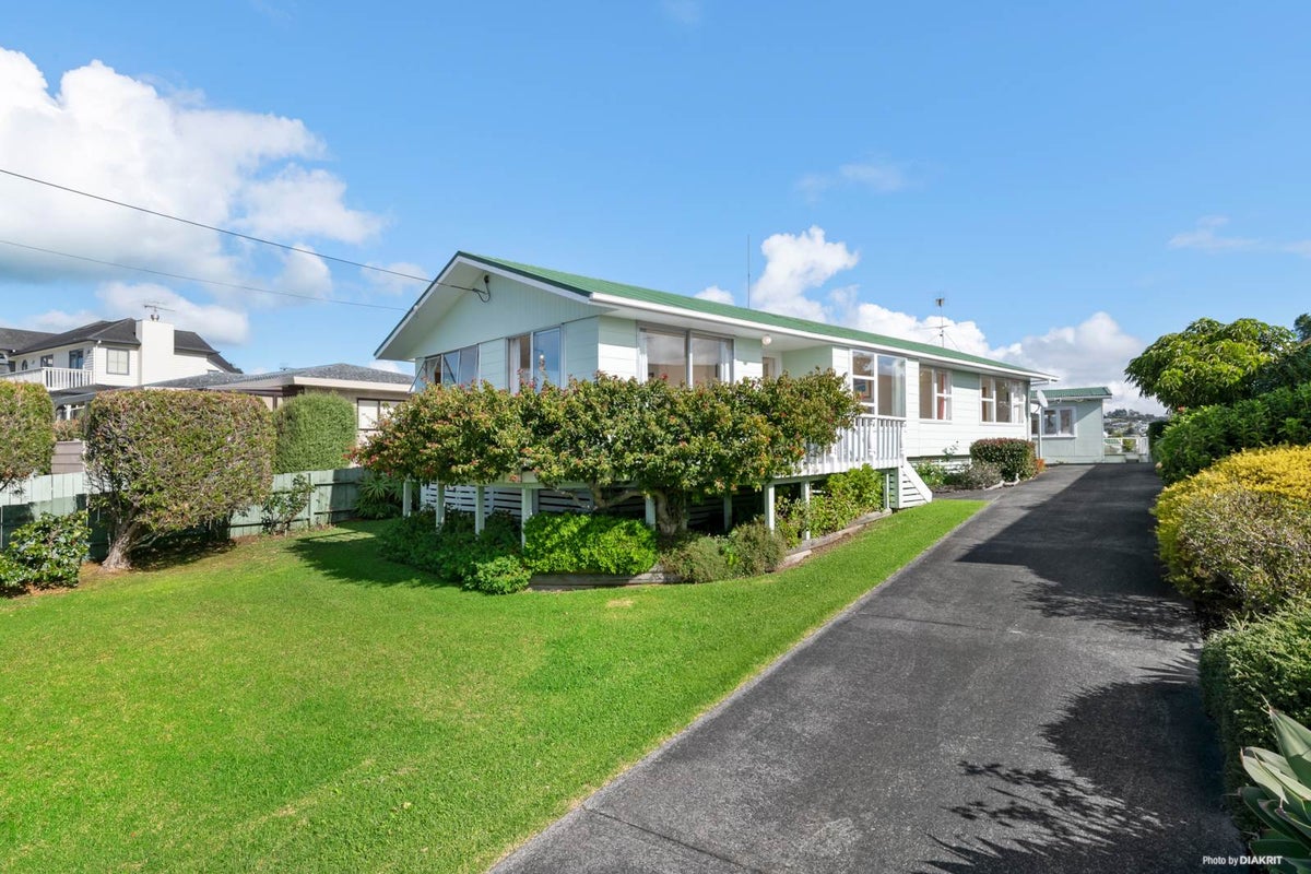 10 Melandra Road, Stanmore Bay, Whangaparaoa - Carousel 1
