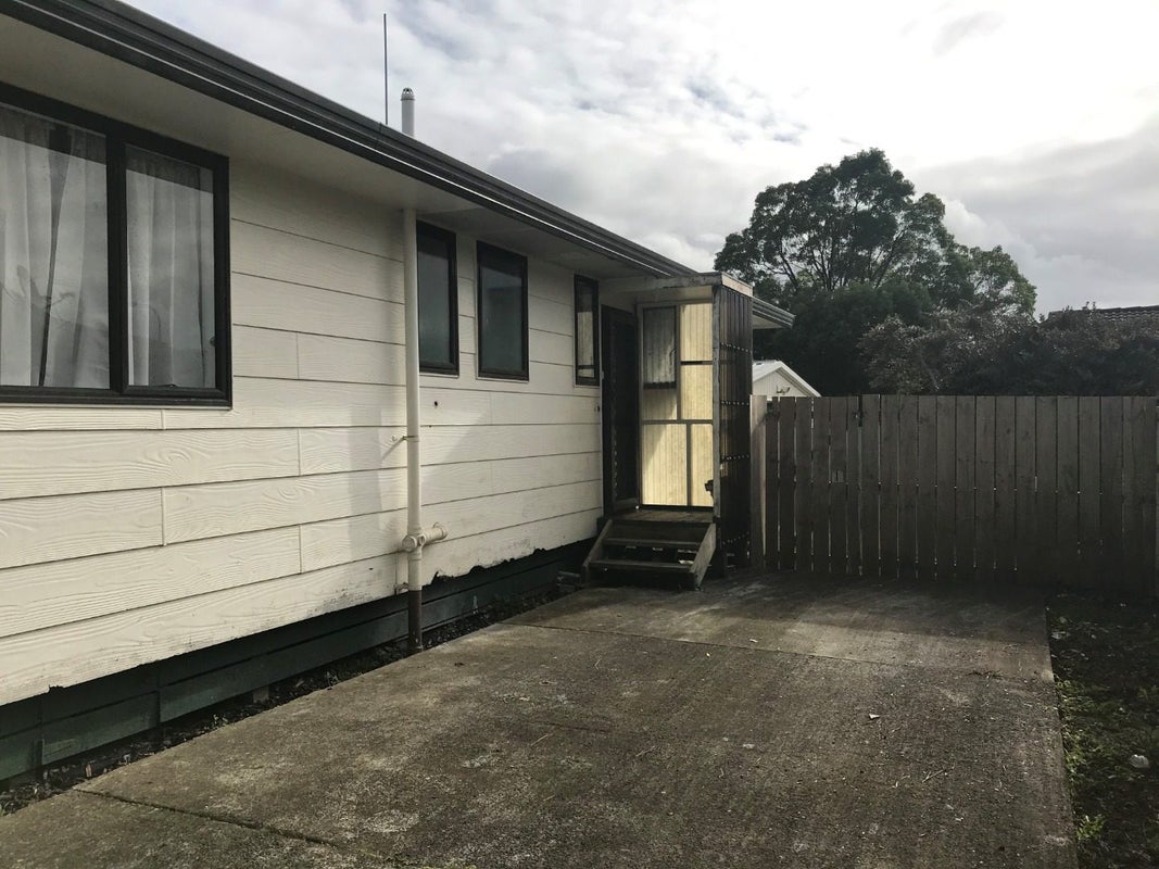2/77 Redcrest Avenue, Red Hill, Papakura - Carousel 1