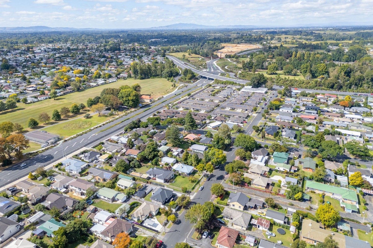74 Fox Street, Hamilton East, Hamilton - Carousel 32