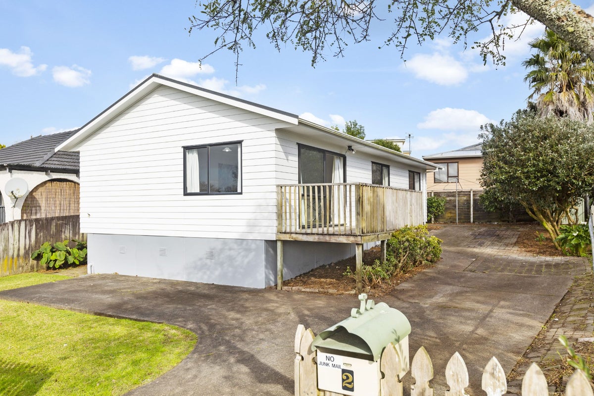 2 Beaufield Lane, Te Atatu Peninsula, Auckland - Carousel 1
