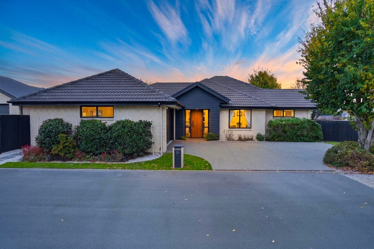 21 Bernice Crescent, Yaldhurst, Christchurch - Carousel 1