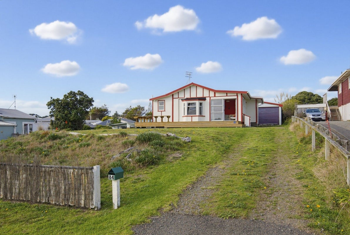 84 Park Avenue, Waitarere Beach, Horowhenua, Manawatu / Whanganui - Carousel 1