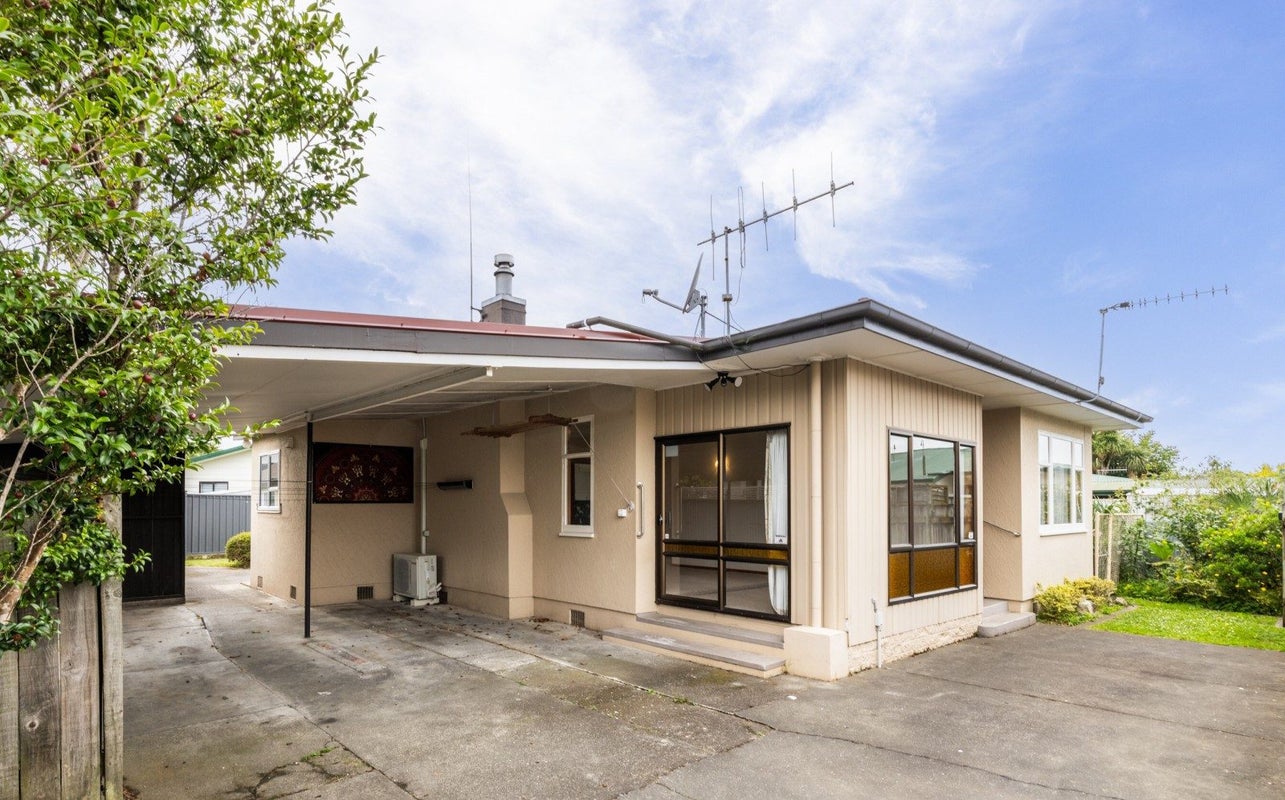 4/12 PEDDIE STREET, TARADALE, NAPIER - Carousel 16