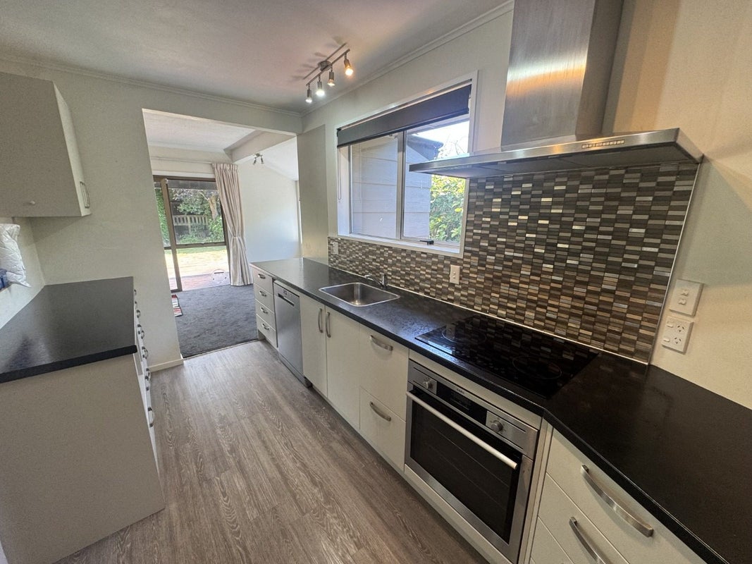 7 Hannah Place, Redwood, Christchurch - Carousel 2