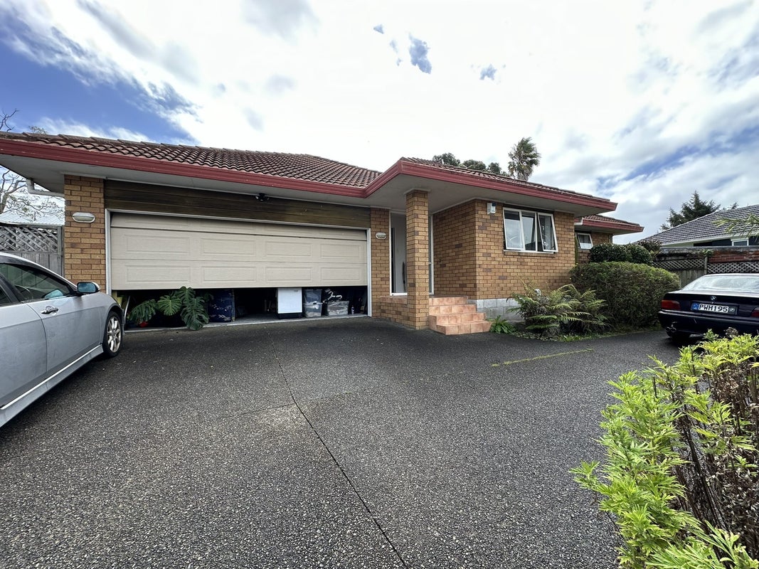 2/18 Woodbine Avenue, Greenlane, Auckland - Carousel 1