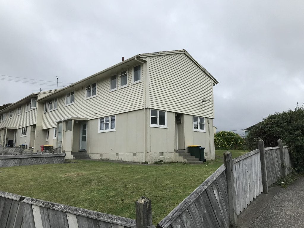 8 Cheshire Street, Cannons Creek, Porirua - Carousel 1