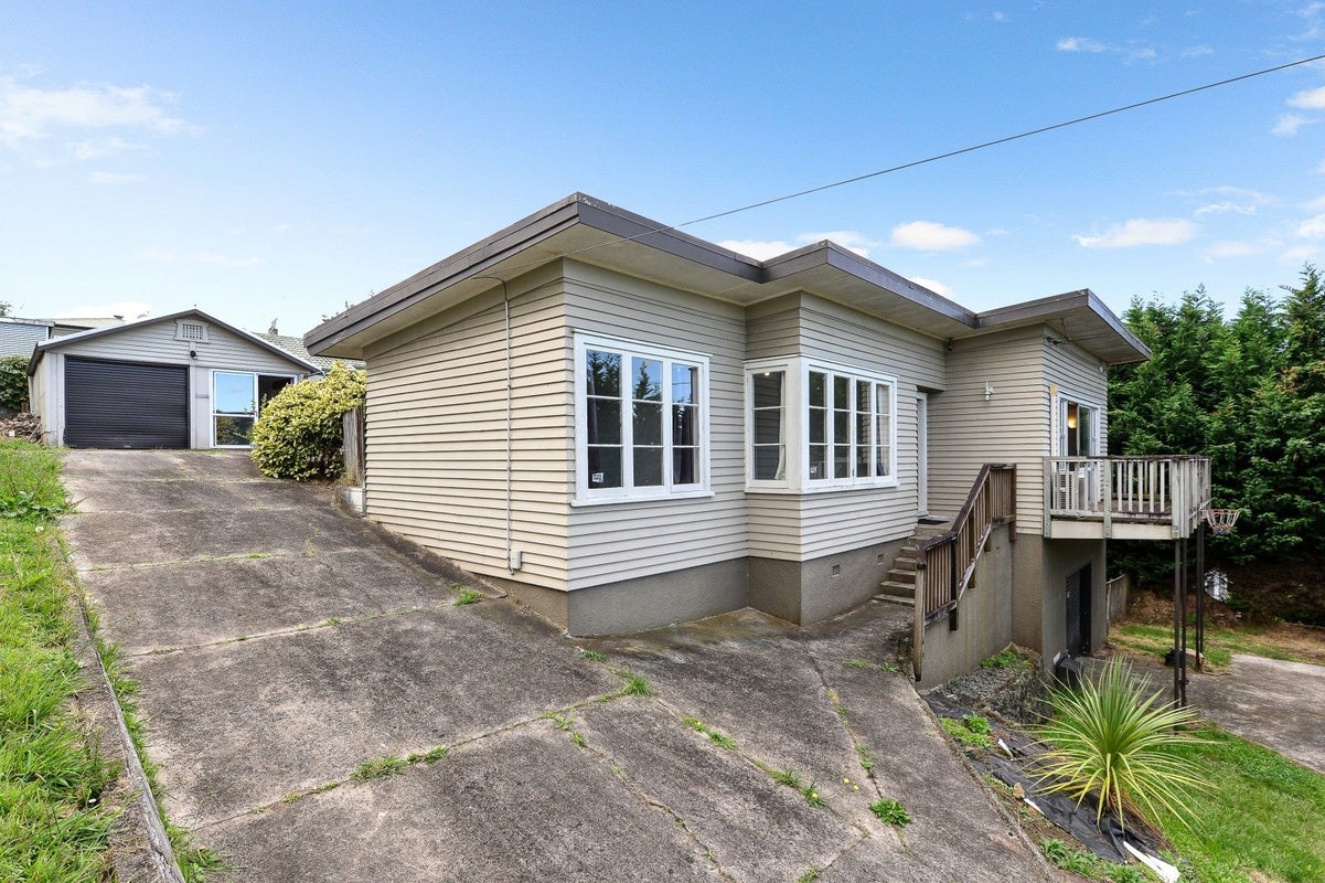 18 Windsor Road, Maeroa, Hamilton - Carousel 1
