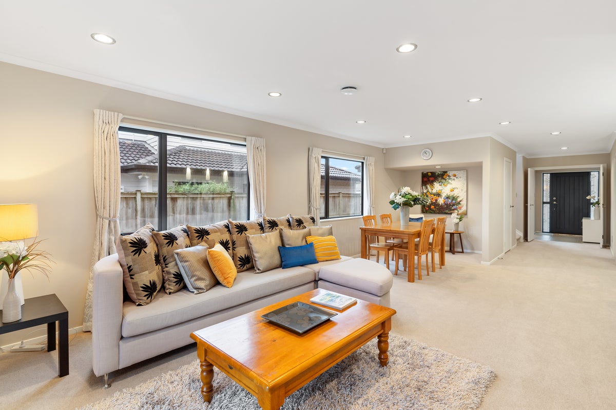 24 Coolaghy Drive, Flat Bush, Auckland - Carousel 2